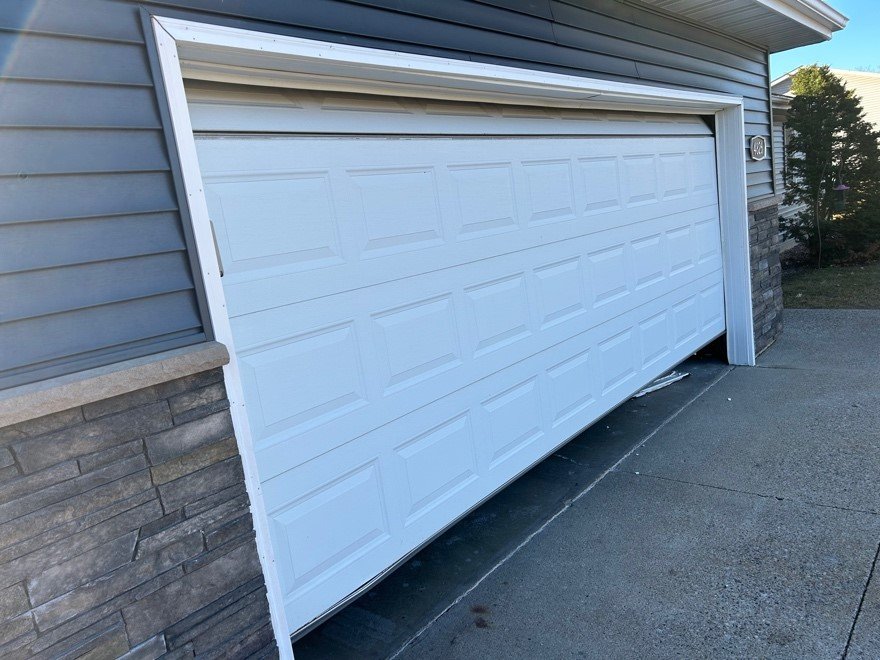 garage door won't close